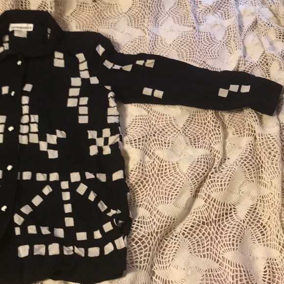 Ladies Peter Popovitch button down blouse. - Picture 3 of 5